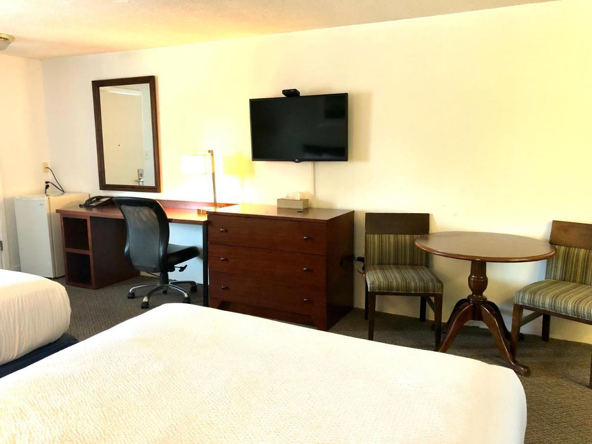 Guestlodge West Dennis エクステリア 写真