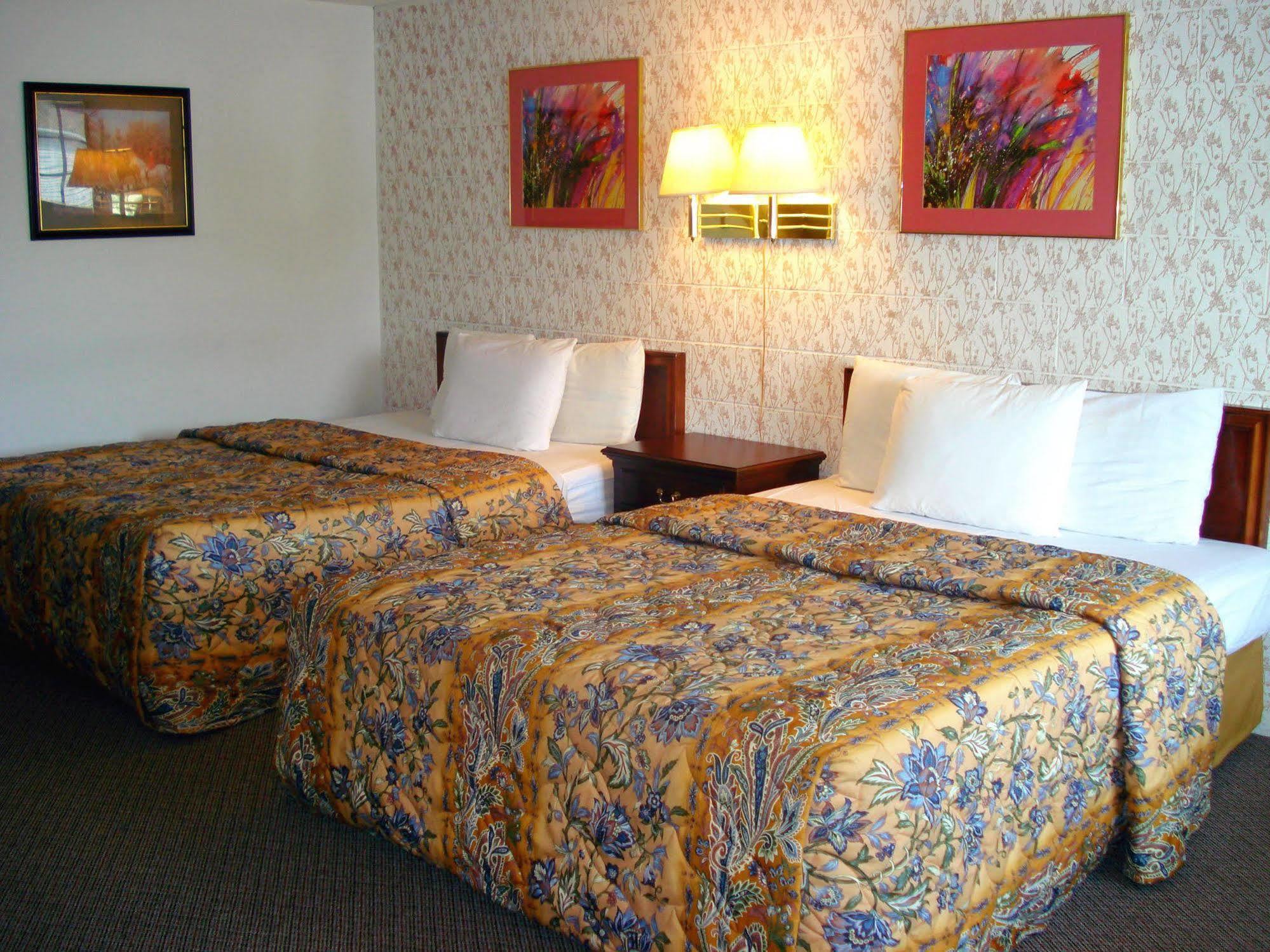 Guestlodge West Dennis エクステリア 写真
