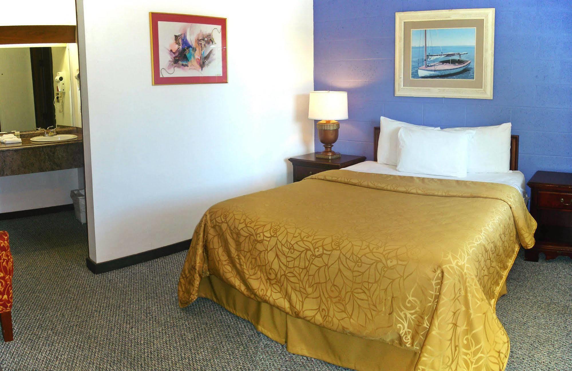 Guestlodge West Dennis エクステリア 写真