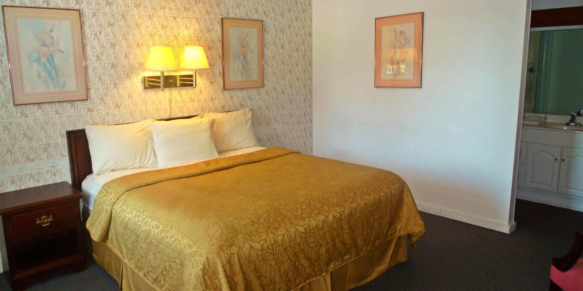 Guestlodge West Dennis エクステリア 写真
