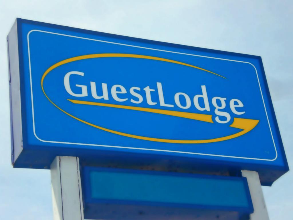 Guestlodge West Dennis エクステリア 写真